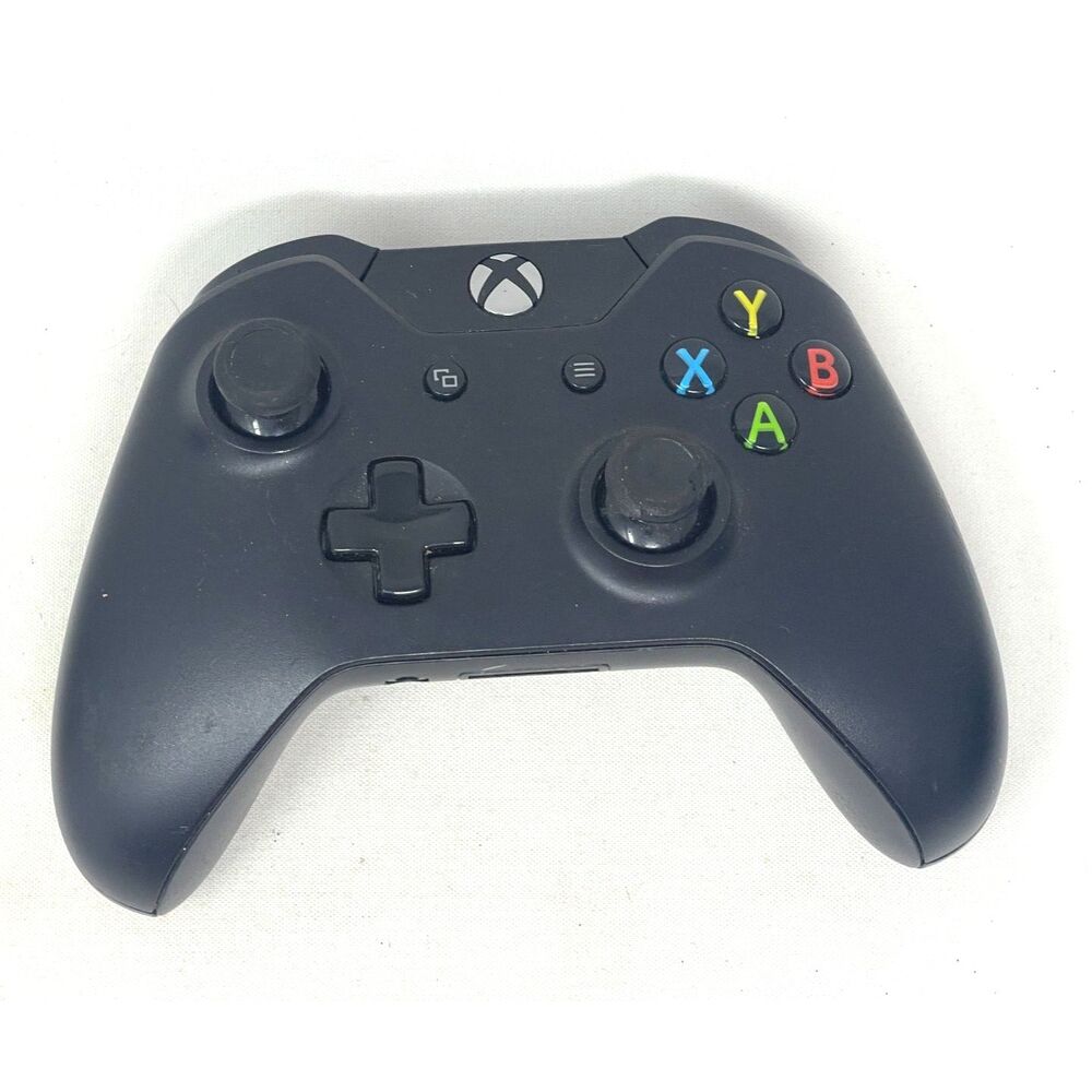 Preowned Xbox One Wireless Video Game Controller in Black - Excellent Condition